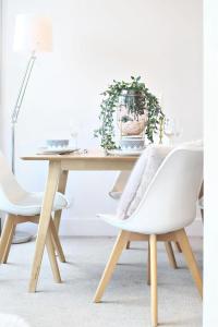 A Stylish & Modern 2BR Apartment Fantastic Views