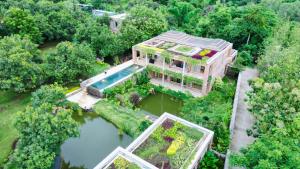 The Sinaba Orchards Pondhouse