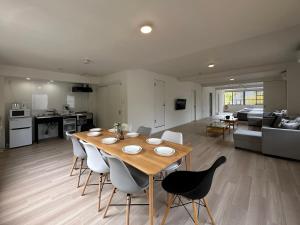 b hotel Kaniwasou 201 2BR Apt, Near Itsukushima Shrine, For 12 Ppl - 4hvězdičkové hotely ve městě Hacukaiči