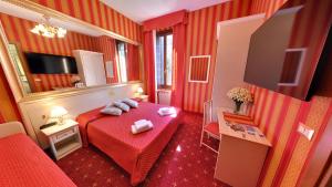 Superior Triple Room with City View room in Messner Palace