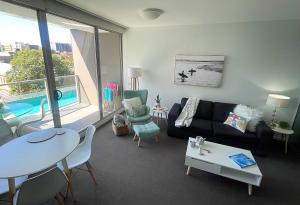 AQUA 306 POOLSIDE Luxury Apartment , Honeysuckle, NEWCASTLE FREE Parking