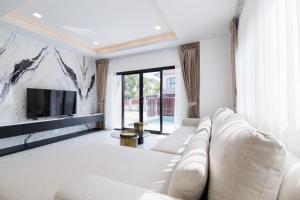 4 bedrooms, 4 bathrooms, villa with swimming pool, free Wi-Fi, party available