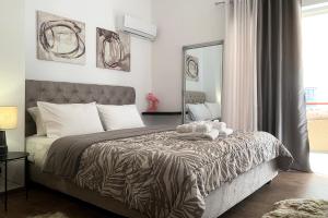 Luxury Elegance in City Center