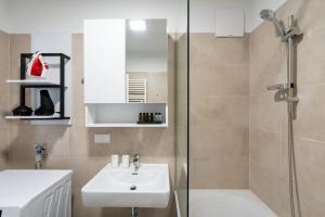 Trendy 1BR, Direct City Access by HM