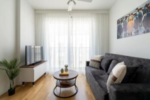 Trendy 1BR, Direct City Access by HM