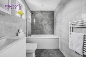 Centrally Located Serviced Apartments in Aldershot Town Centre, Free WiFi By Redwood Stays