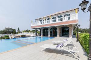 3-bedroom, 3-bathroom townhouse, community with swimming pool, gym, walking street for 20 minutes by car