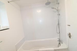 Central Modern House, Greenhithe