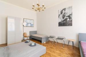 Stylish,Large & Bright Loft in City Center by NW