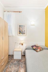 Single Room with Shared Bathroom room in Hostal Santa Ana