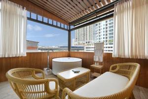 Ratchathewi Hyde Away