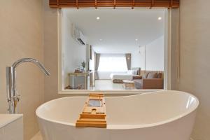 Ratchathewi Hyde Away