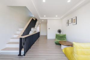 Advanced townhouses can accommodate 14 people, with high-speed Wi Fi and parking on Netflix