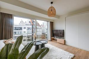 Huswell - Modern and bright studio in centre of Knokke