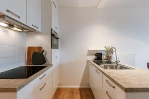 Huswell - Seaside Apartment with Shared Pool