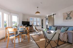 Huswell - Sunny bright apartment in the center of De Haan
