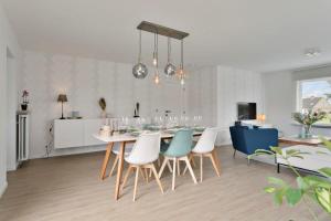 Huswell - Spacious bungalow with garden near the beach & sea