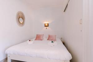 Huswell - Beautiful and spacious studio with side seaview