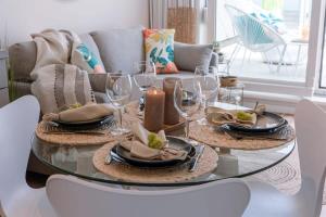 Huswell - Stunning Seafront Apartment