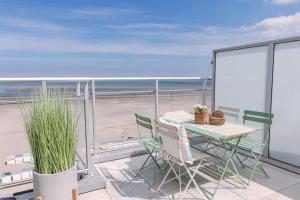 Huswell - Stunning Seafront Apartment