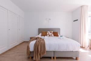 Huswell - Corner apartment with spectacular sea view