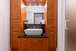 Huswell - Corner apartment with spectacular sea view