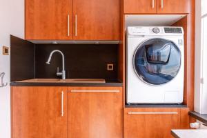 Huswell - Corner apartment with spectacular sea view