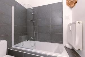 Huswell - Comfy Apartment with Side Seaview and 2 free bikes