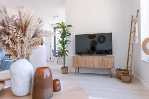 Huswell - Stylish apartment with terrace near the beach