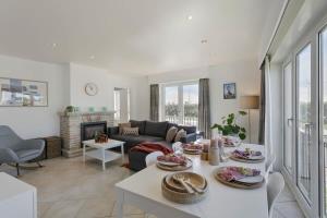 Huswell - Sea Bridge; Charming apartment near the beach