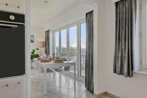 Huswell - Sea Bridge; Charming apartment near the beach