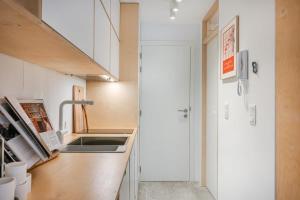 Huswell - Colorful studio near the sea