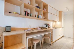 Huswell - Colorful studio near the sea