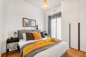 Bright, Modern Retreat Near Acropolis in Koukaki