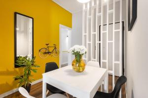 Bright, Modern Retreat Near Acropolis in Koukaki