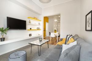 Bright, Modern Retreat Near Acropolis in Koukaki