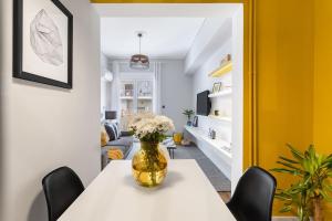 Bright, Modern Retreat Near Acropolis in Koukaki