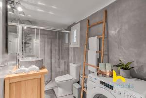 Lush island-style hideaway in lively Koukaki!