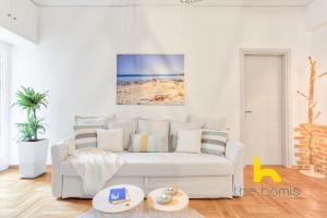 Lush island-style hideaway in lively Koukaki!