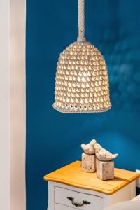 Lush island-style hideaway in lively Koukaki!