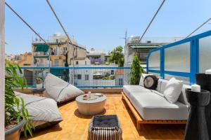 Acropolis View 2-Bedroom Apt, Minimal-Safari Vibe, Big Balcony!