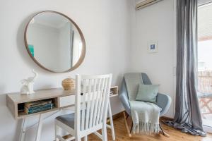Romantic Love-Nest Studio Near Acropolis & Metro