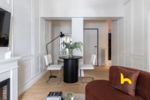 Athenian Elegance, Ensuite Whirlpool & Fireplace Near Acropolis