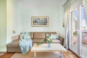 Bright, Calming Retreat With a Balcony Near Metro!