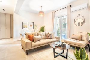 Stylish, 3-brdm Family Apartment near Acropolis!