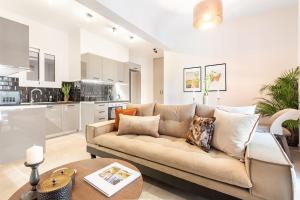 Stylish, 3-brdm Family Apartment near Acropolis!