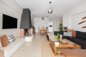 Fresh Detailed Stylish Apartment at Acropolis
