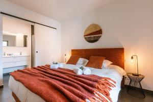 Huswell - Cozy apartment a stones throw from the beach