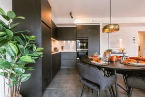 Huswell - Cozy apartment a stones throw from the beach