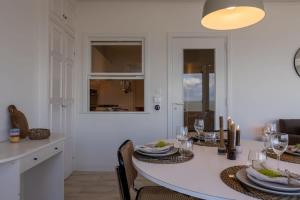 Huswell - Beautiful seaview apartment with private garage